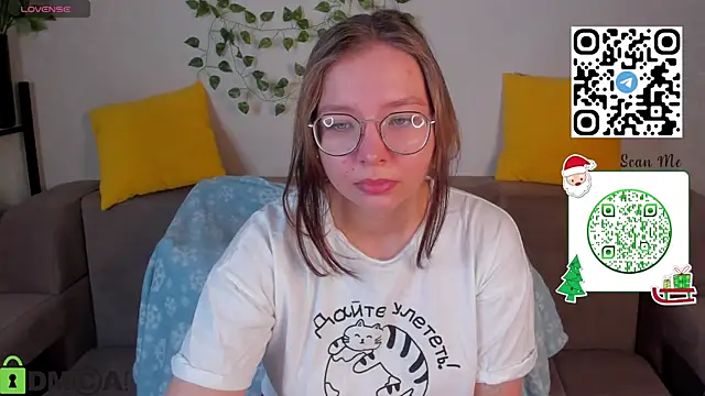 Nuura Moore online show from 12/17/25, 01:11