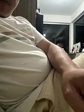 Snapshot of B-38 chatting on 11/08/25, 12:22 B-38 online show from 11/08/25, 12:22