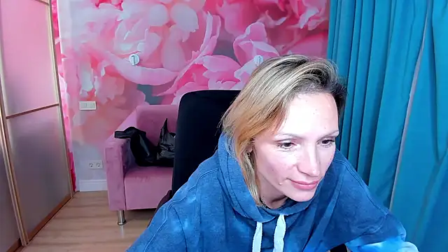 AlinaMoor online show from 11/26/25, 06:42