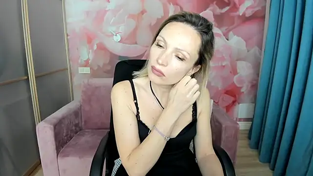 AlinaMoor online show from 04/04/26, 06:16