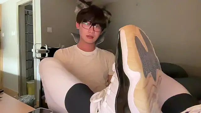 iambennet online show from 12/15/25, 01:04