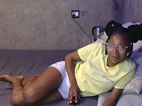 petite queenx online show from 10/28/25, 02:42