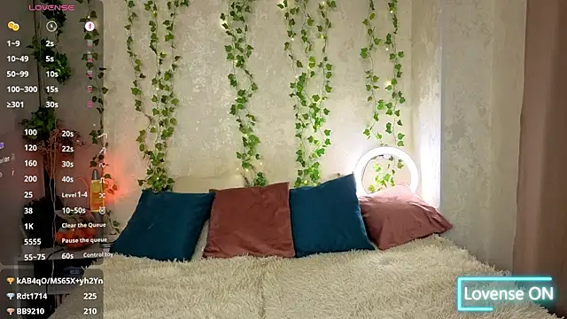  Cats eyes  online show from 11/28/25, 12:19