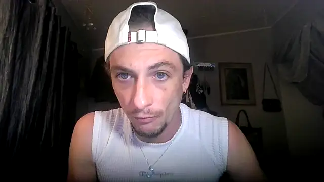 Snapshot of Dubbsssss chatting on 05/16/26, 08:00 Dubbsssss online show from 05/16/26, 08:00