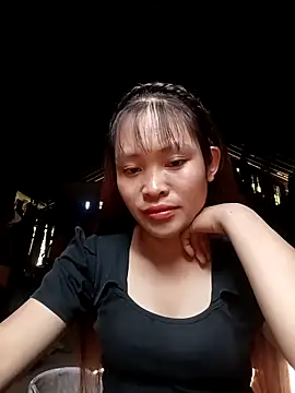 Snapshot of Young_vietnamese chatting on 10/18/25, 01:30 Young vietnamese online show from 10/18/25, 01:30