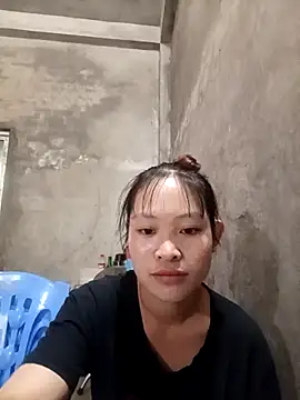 Snapshot of Young_vietnamese chatting on 10/19/25, 12:11 Young vietnamese online show from 10/19/25, 12:11