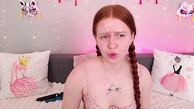 Snapshot of Evarey_ chatting on 06/30/26, 04:24 Evarey online show from 06/30/26, 04:24