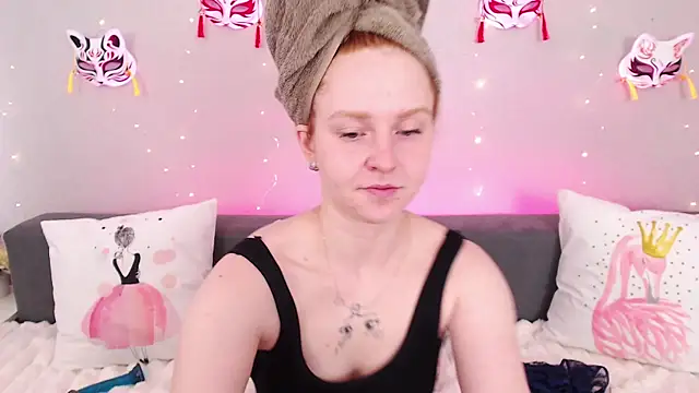 Snapshot of Evarey_ chatting on 07/08/26, 05:01 Evarey online show from 07/08/26, 05:01