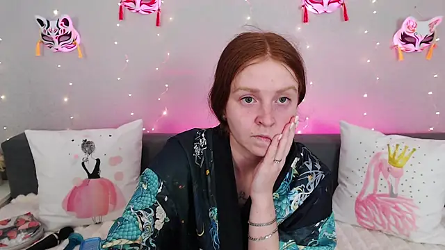 Snapshot of Evarey_ chatting on 07/20/26, 04:49 Evarey online show from 07/20/26, 04:49