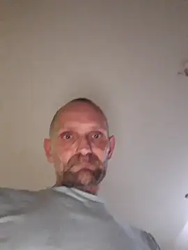 Snapshot of Remello1 chatting on 10/24/25, 11:34 Remello1 online show from 10/24/25, 11:34