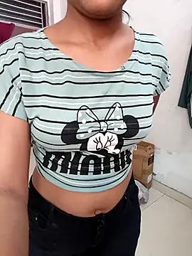 anshika0124 online show from 10/31/25, 04:46