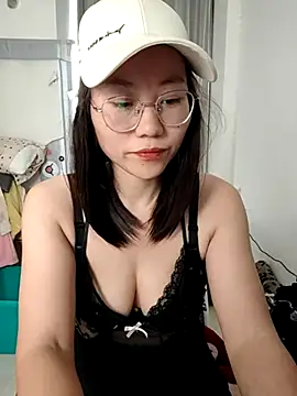 nini10052025 online show from 12/23/25, 02:53