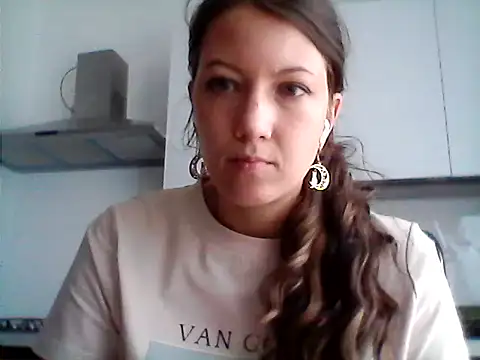 Snapshot of Karivane chatting on 02/14/26, 03:42 Karivane online show from 02/14/26, 03:42