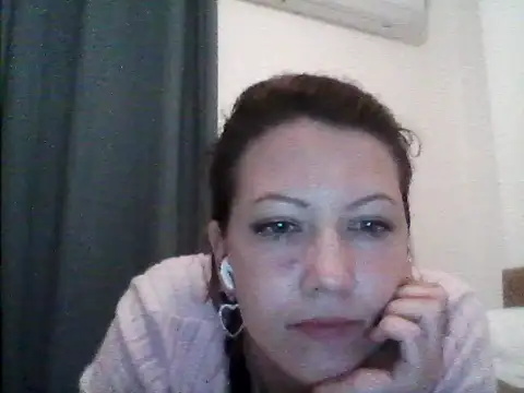 Snapshot of Karivane chatting on 03/06/26, 10:39 Karivane online show from 03/06/26, 10:39