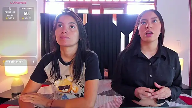 Sofy and Mia online show from 11/08/25, 12:49