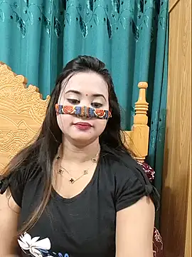 Snapshot of Beauty_Queen_Soniya chatting on 05/19/26, 04:35 Beauty Queen Soniya online show from 05/19/26, 04:35