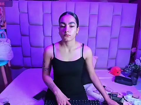 Snapshot of Gisell_Squirt_ chatting on 11/24/25, 01:00 Gisell Squirt online show from 11/24/25, 01:00