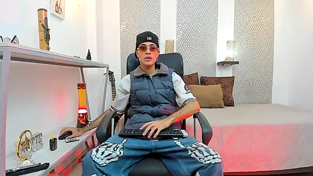 JacobBlackwell  online show from 10/12/25, 07:57