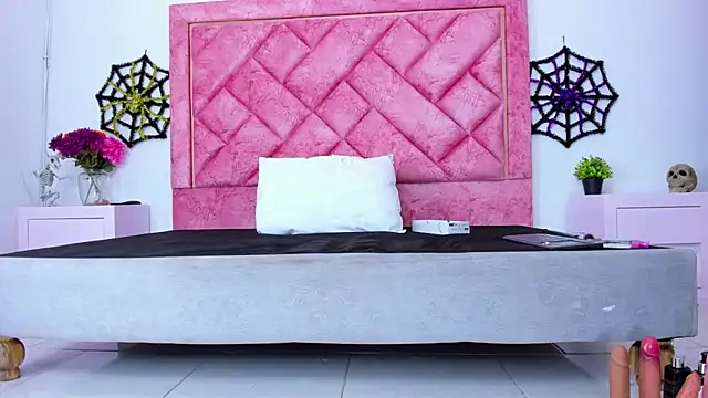 Snapshot of Bigasshott_ chatting on 10/17/25, 07:05 Bigasshott online show from 10/17/25, 07:05