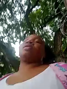 Snapshot of Bigasshott_ chatting on 11/13/25, 06:29 Bigasshott online show from 11/13/25, 06:29