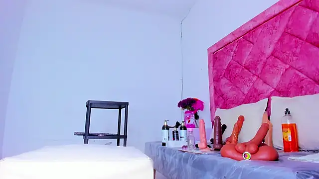 Snapshot of Bigasshott_ chatting on 12/14/25, 07:29 Bigasshott online show from 12/14/25, 07:29