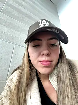 Snapshot of camila_vanucci- chatting on 10/25/25, 02:13 camila vanucci- online show from 10/25/25, 02:13