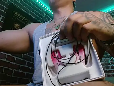 jordan bigcock  online show from 10/10/25, 08:13