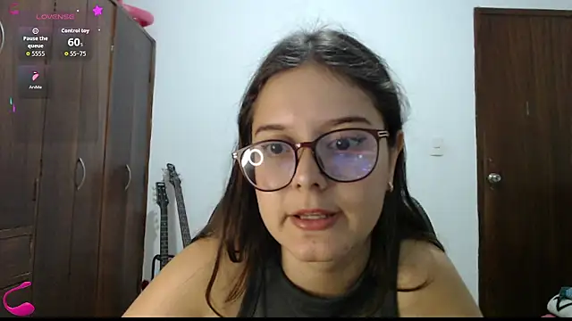 Snapshot of CarlaLorez chatting on 05/18/26, 08:58 CarlaLorez online show from 05/18/26, 08:58
