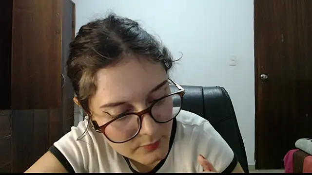 Snapshot of CarlaLorez chatting on 05/19/26, 10:38 CarlaLorez online show from 05/19/26, 10:38