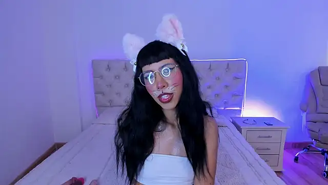 Snapshot of Nina_fox_0691 chatting on 10/18/25, 12:39 Nina fox 0691 online show from 10/18/25, 12:39