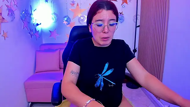 Snapshot of allison_mc chatting on 06/25/26, 05:12 allison mc online show from 06/25/26, 05:12