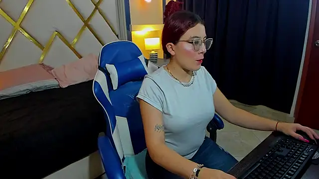 Snapshot of allison_mc chatting on 07/16/26, 12:11 allison mc online show from 07/16/26, 12:11