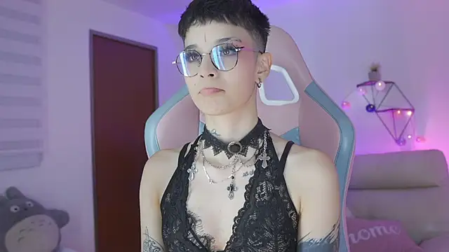 Giia Moretti  online show from 11/07/25, 10:43