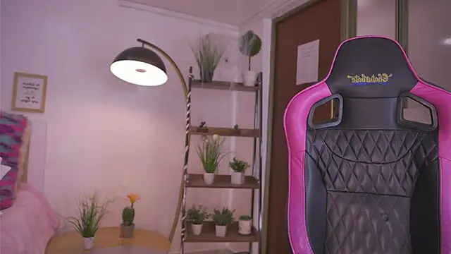 Giia Moretti  online show from 11/10/25, 07:13