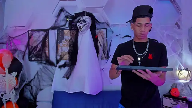 Snapshot of Little_nicoll chatting on 10/29/25, 11:50 Little nicoll online show from 10/29/25, 11:50