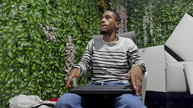 REDBRYAN EBANO online show from 10/28/25, 07:27