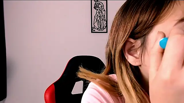 Snapshot of EmuOtori chatting on 01/07/26, 12:29 EmuOtori online show from 01/07/26, 12:29