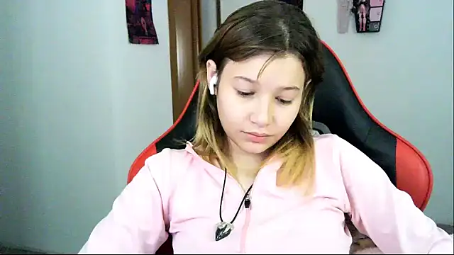 Snapshot of EmuOtori chatting on 02/01/26, 12:15 EmuOtori online show from 02/01/26, 12:15