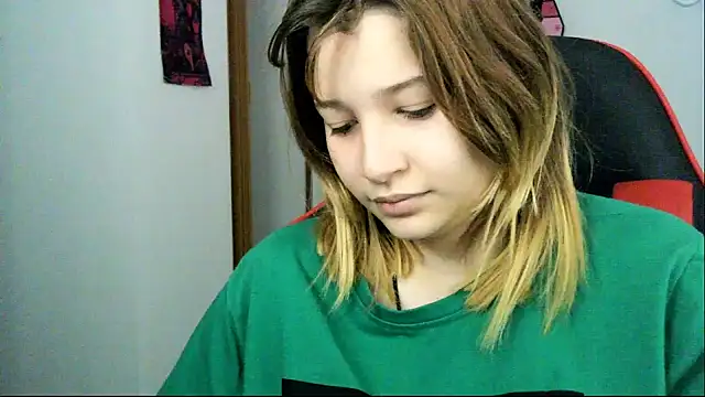 Snapshot of EmuOtori chatting on 02/02/26, 12:15 EmuOtori online show from 02/02/26, 12:15