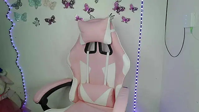 luna00bella7 online show from 10/31/25, 02:56