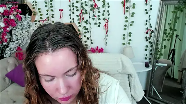  BellaClark online show from 03/28/26, 08:30