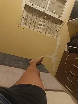 Snapshot of Merlin2310 chatting on 12/22/25, 05:04 Merlin2310 online show from 12/22/25, 05:04