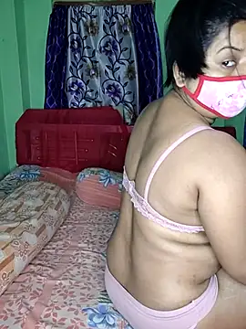 Snapshot of MAGGO-11 chatting on 11/21/25, 10:25 MAGGO-11 online show from 11/21/25, 10:25