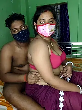 Snapshot of MAGGO-11 chatting on 12/14/25, 06:45 MAGGO-11 online show from 12/14/25, 06:45