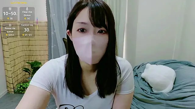 Snapshot of Natsumi-chan chatting on 10/12/25, 04:00 Natsumi-chan online show from 10/12/25, 04:00