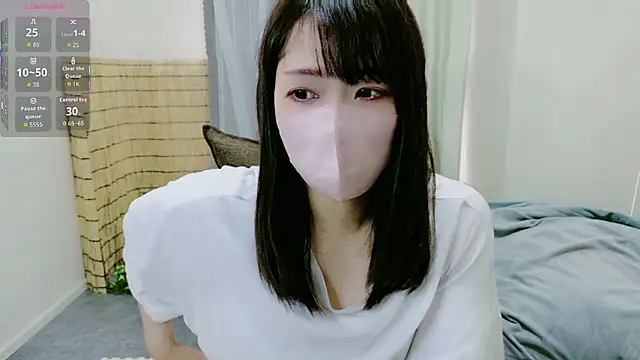 Snapshot of Natsumi-chan chatting on 10/13/25, 03:28 Natsumi-chan online show from 10/13/25, 03:28