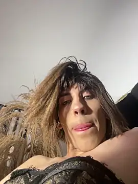 SiaraRealist online show from 04/02/26, 01:47