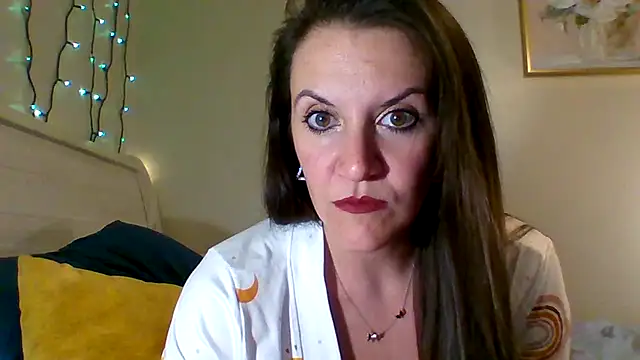 Snapshot of easy_briezy chatting on 11/05/25, 02:11 easy briezy online show from 11/05/25, 02:11