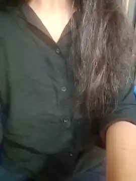 Snapshot of Mahi677 chatting on 11/13/25, 04:44 Mahi677 online show from 11/13/25, 04:44