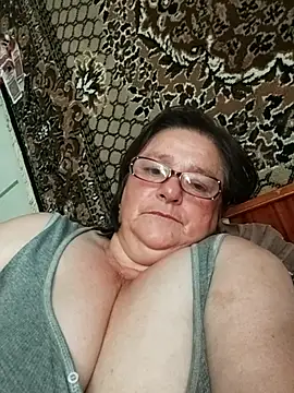 Snapshot of MilaCold5443 chatting on 06/27/26, 12:33 MilaCold5443 online show from 06/27/26, 12:33